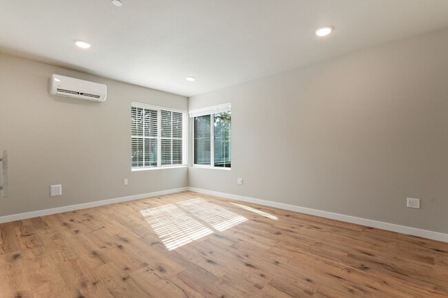 Building Photo - NEW Bothell Townhome | 4 Bedroom | $3600