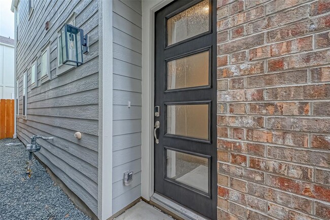 Building Photo - 4103 Split Ivy Dr