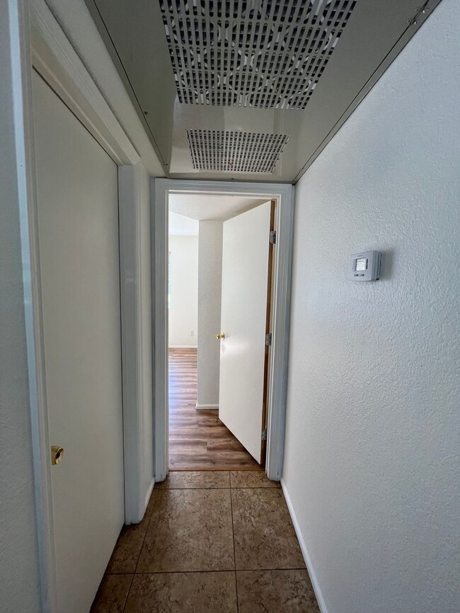 Building Photo - Apply Here www.realty480pm.appfolio.com/listings