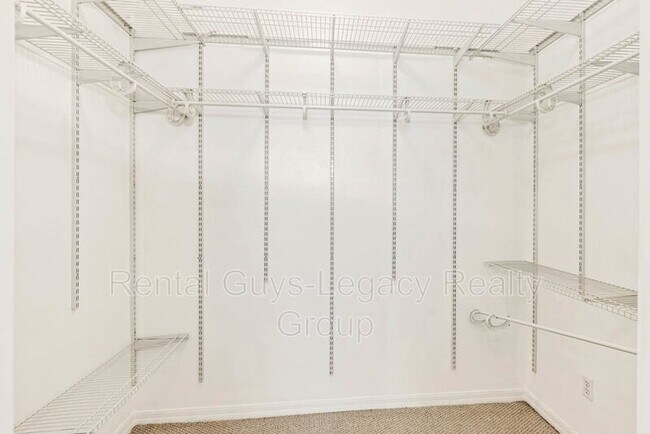 Building Photo - 402 Hearthside Ct