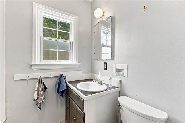 Building Photo - 1111 N 18th St