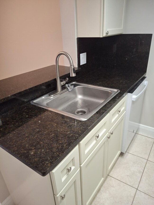 Building Photo - 3222 Coral Lake Ln