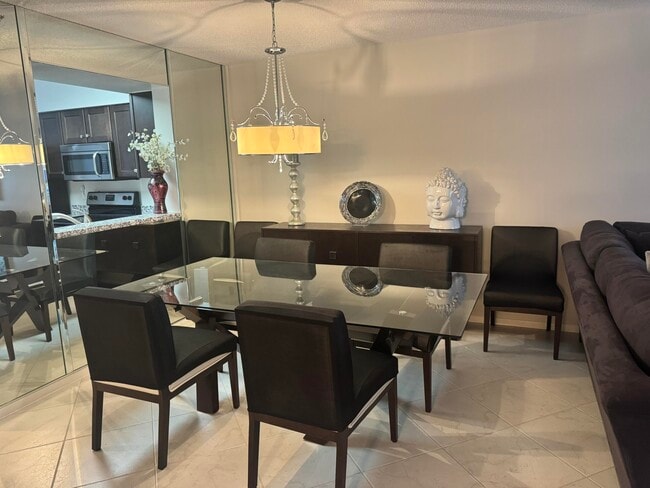 Building Photo - 14111 Royal Vista Dr