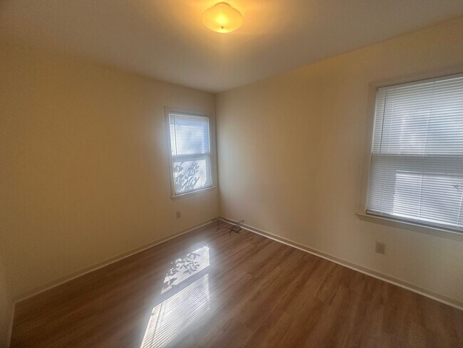 Building Photo - 928 Bonham Ave