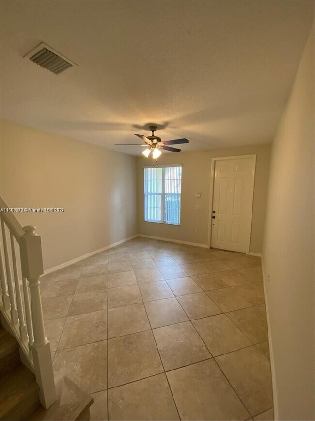 Building Photo - 5236 SW 77th Way