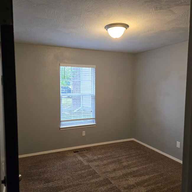 Building Photo - 120 Bailey Cir