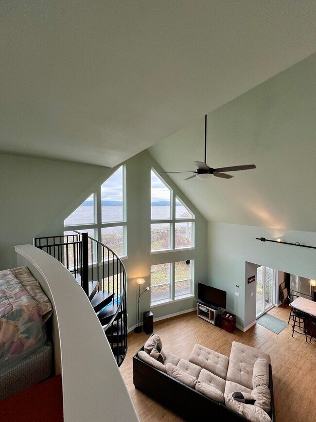Building Photo - Waterfront 2 Bedroom Home in Ferndale!