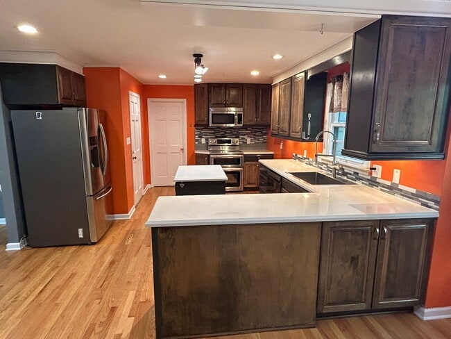 Building Photo - 5 Bed | 3.5 Bath House in Raleigh