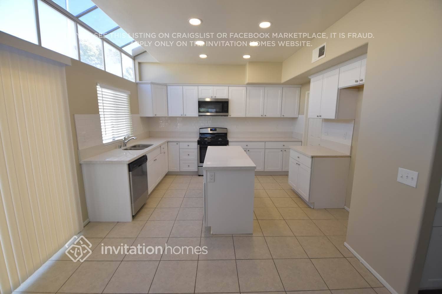 Building Photo - 24340 Saddlebag Ct