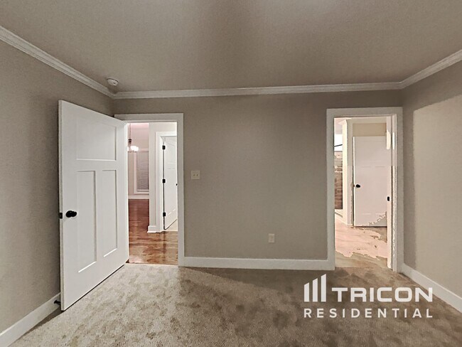 Building Photo - 702 Barkley Ave