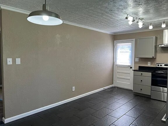 Building Photo - 7 Jones Cir