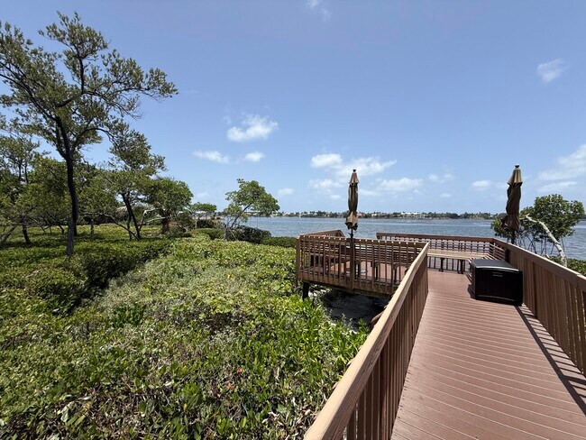 Building Photo - 225 N Lakeshore Dr