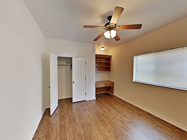 Building Photo - No Applications Fees* $500 off first month...