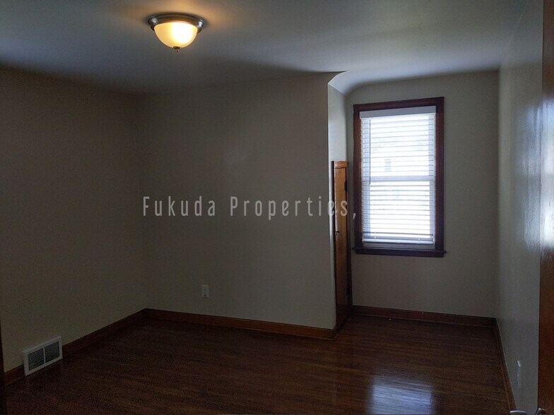 Bedroom - 2490 Forest Ave
