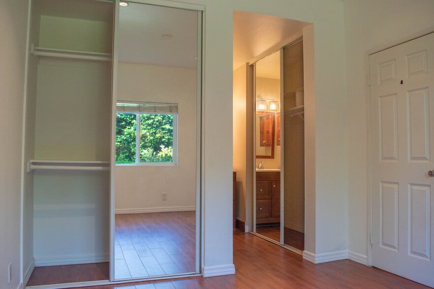 Building Photo - 12 Andarrios