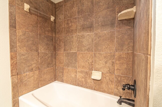 Building Photo - 5710 Llano Ct