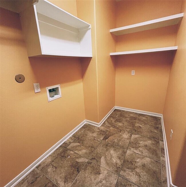 Building Photo - 7223 Avalon Aqua Way