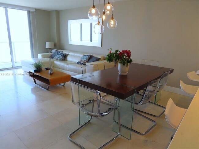 Building Photo - 5701 Collins Ave