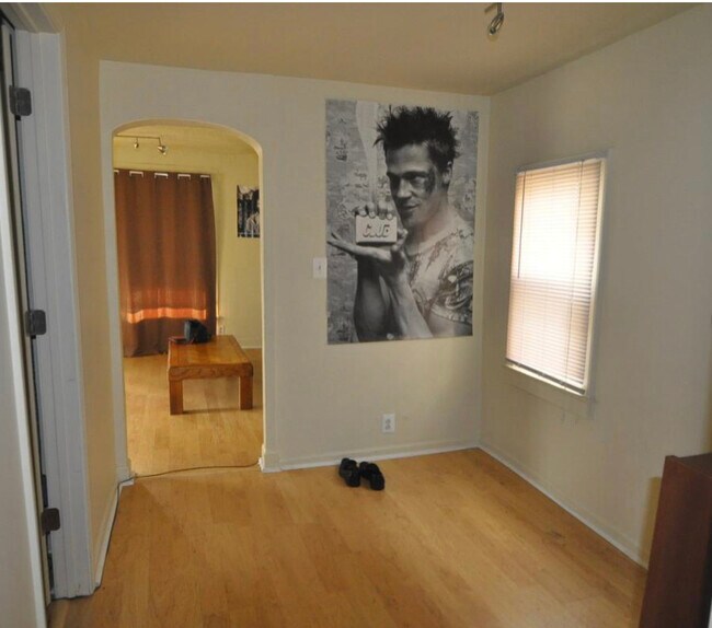 Building Photo - 917 Wall St