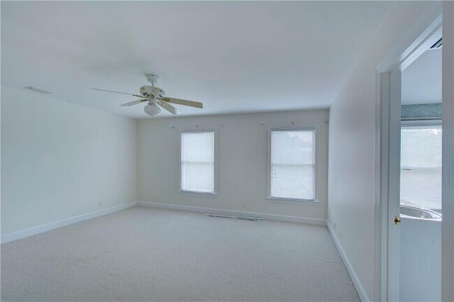 Building Photo - 112 Newfield St