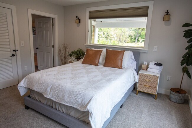 Building Photo - 13 Autumn Ln