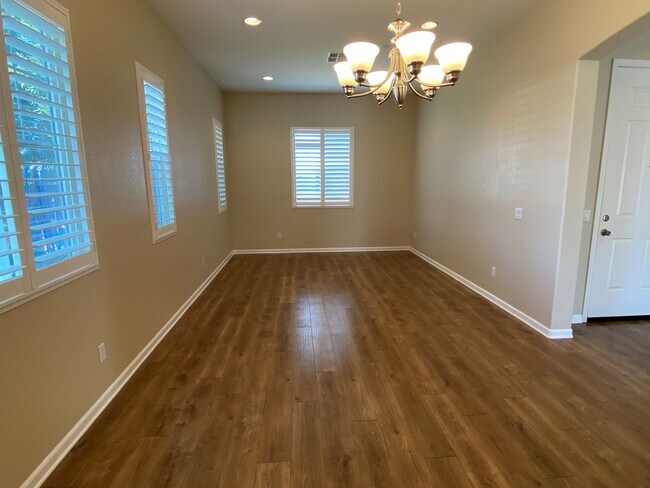 Building Photo - Price Reduced