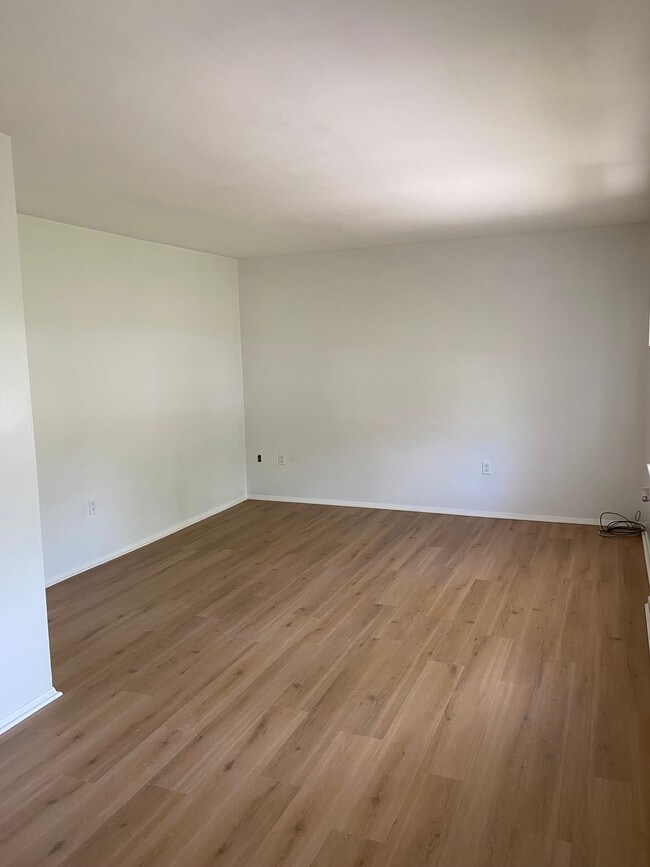 Building Photo - 327 Griffith Dr