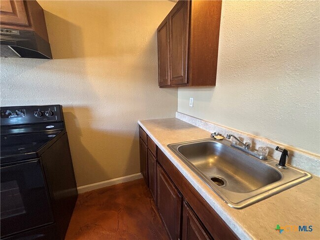 Building Photo - 915 S 15th St