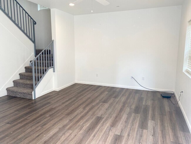 Building Photo - 1326 S Santa Fe St