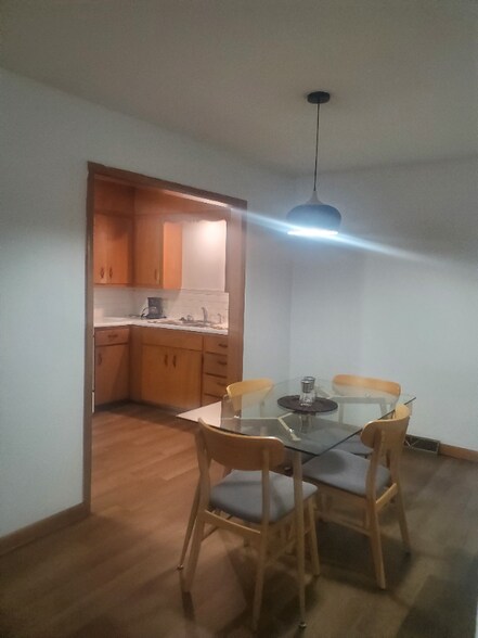 Building Photo - 1215 E Elm St