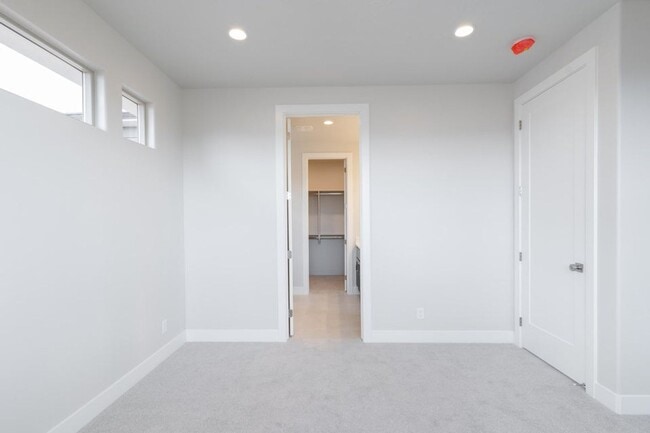 Building Photo - Beautiful New 3 Bedroom Home in Brio