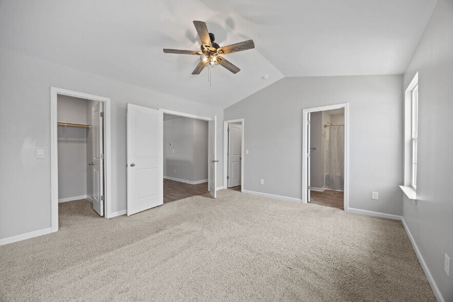 Building Photo - 4500 Sandstone Dr