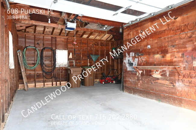 Building Photo - Pet Friendly 3 Bedroom Single Family Home ...
