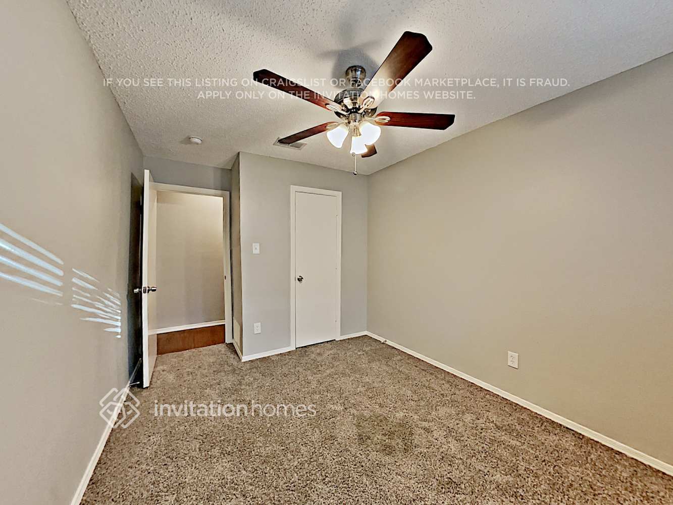 Building Photo - 2206 Cedarcrest Dr