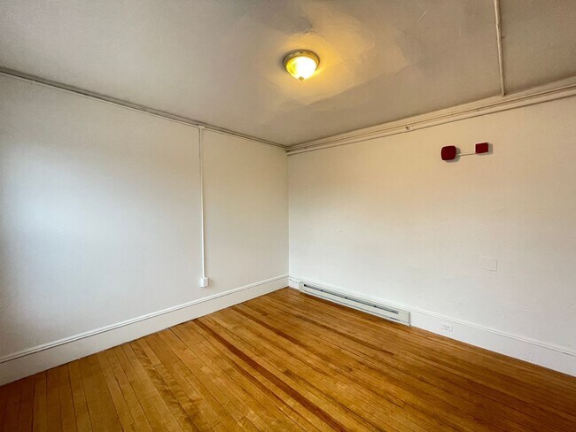 Building Photo - 459 Beech St