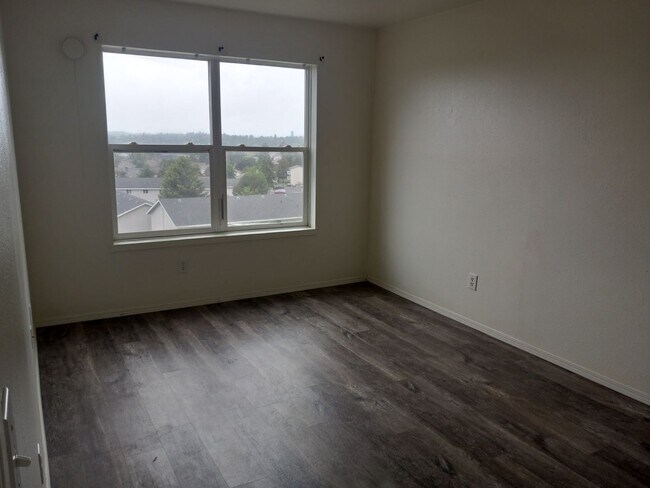 Building Photo - Live Where Comfort Meets Convenience - Col...