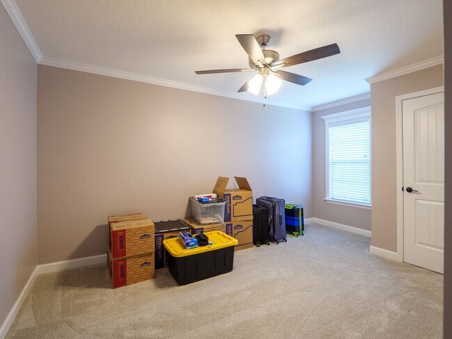 Building Photo - 3960 Landings Cir