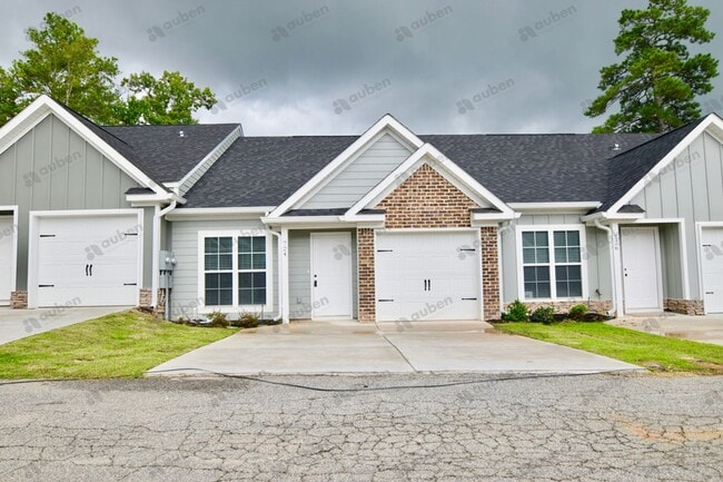 Primary Photo - Like new 3 bed/3 bath single-family home f...