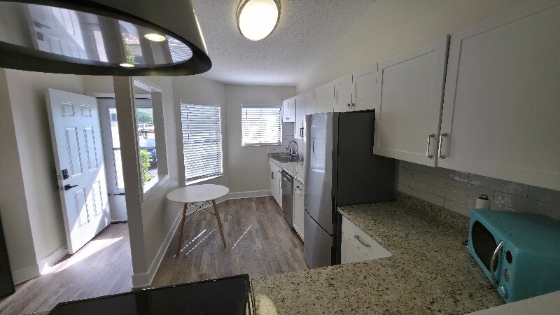 Building Photo - 161 Breezeway Ct