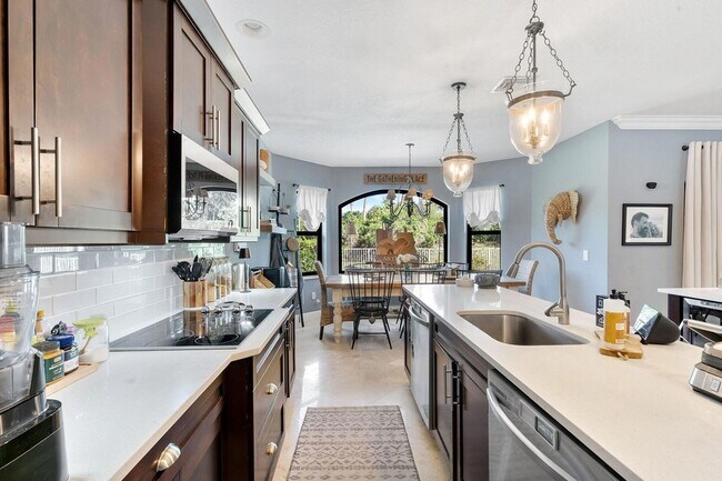 Building Photo - 9173 Delemar Ct