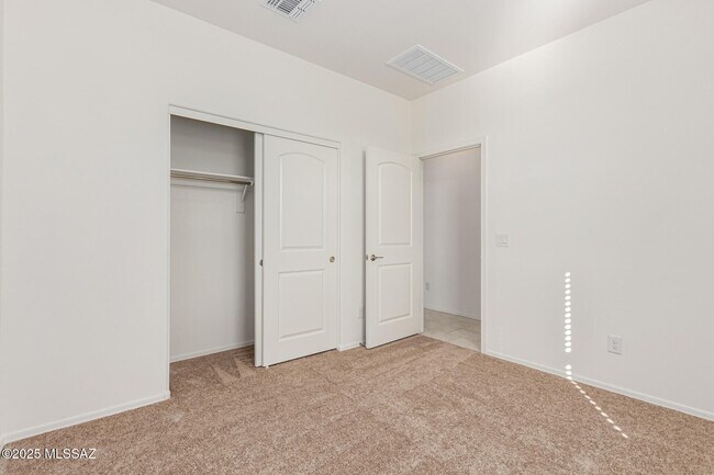 Building Photo - 9253 N Agave Gold Rd