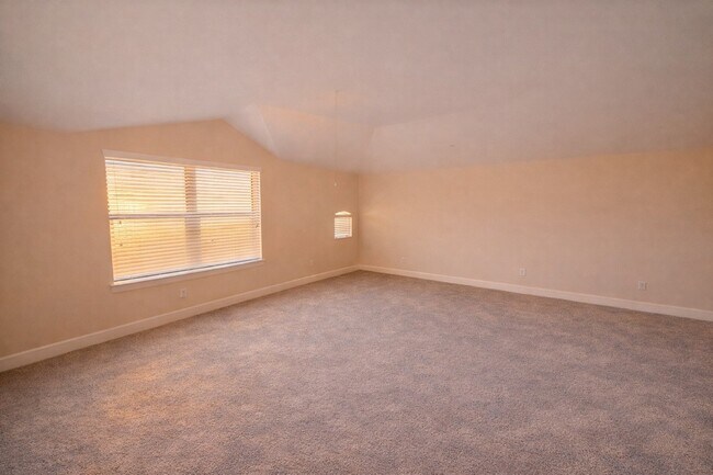 Building Photo - 2710 Hullsmith Dr