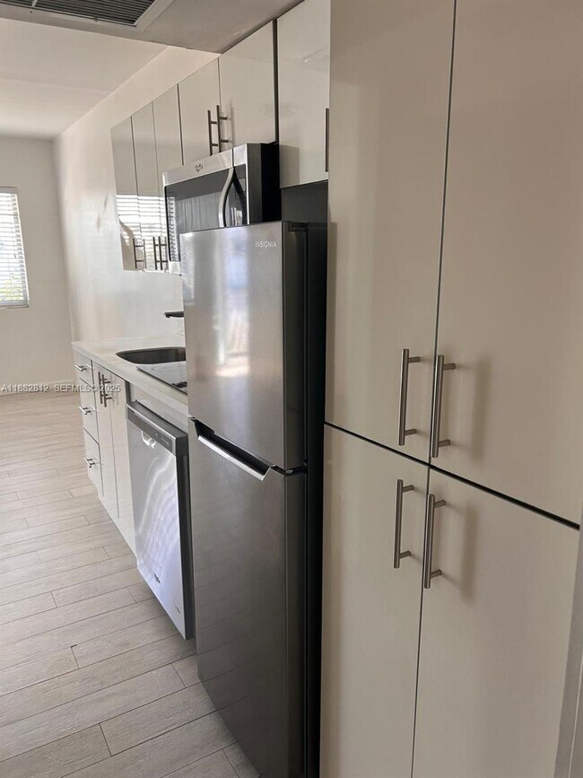 Building Photo - 1601 Meridian Ave