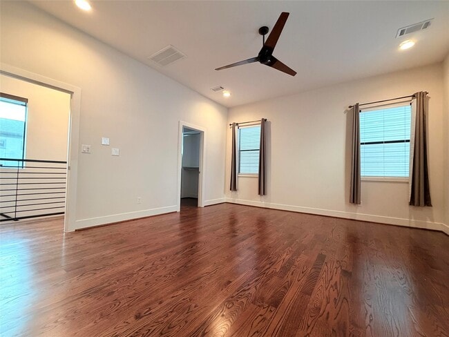 Building Photo - 2322 Camden Dr