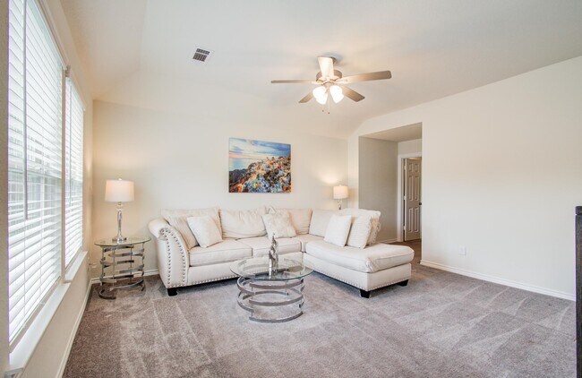 Building Photo - 27817 Ellie Oak Ln