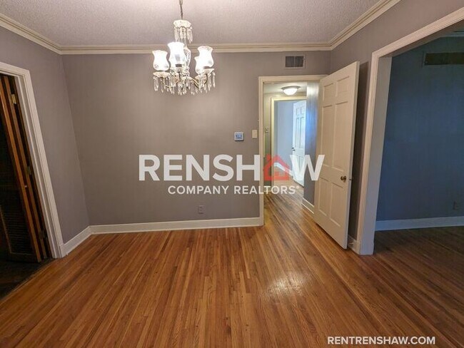 Building Photo - Convenient, 3/2 Home In East Memphis Now A...