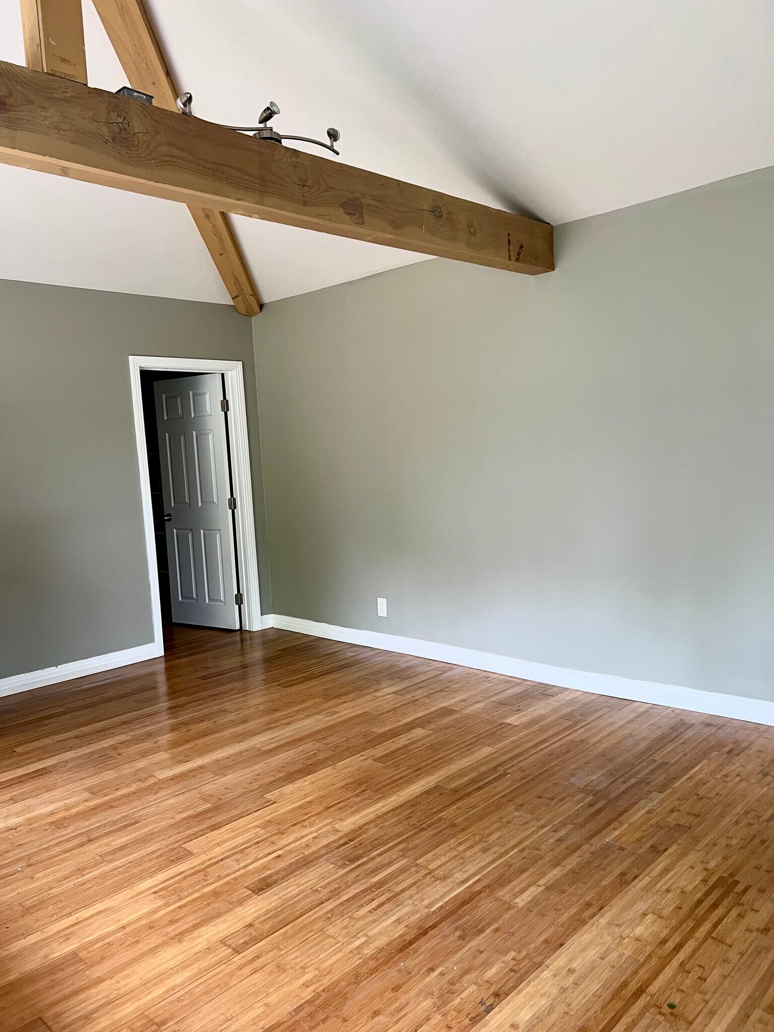 Building Photo - 10748 Charnock Rd