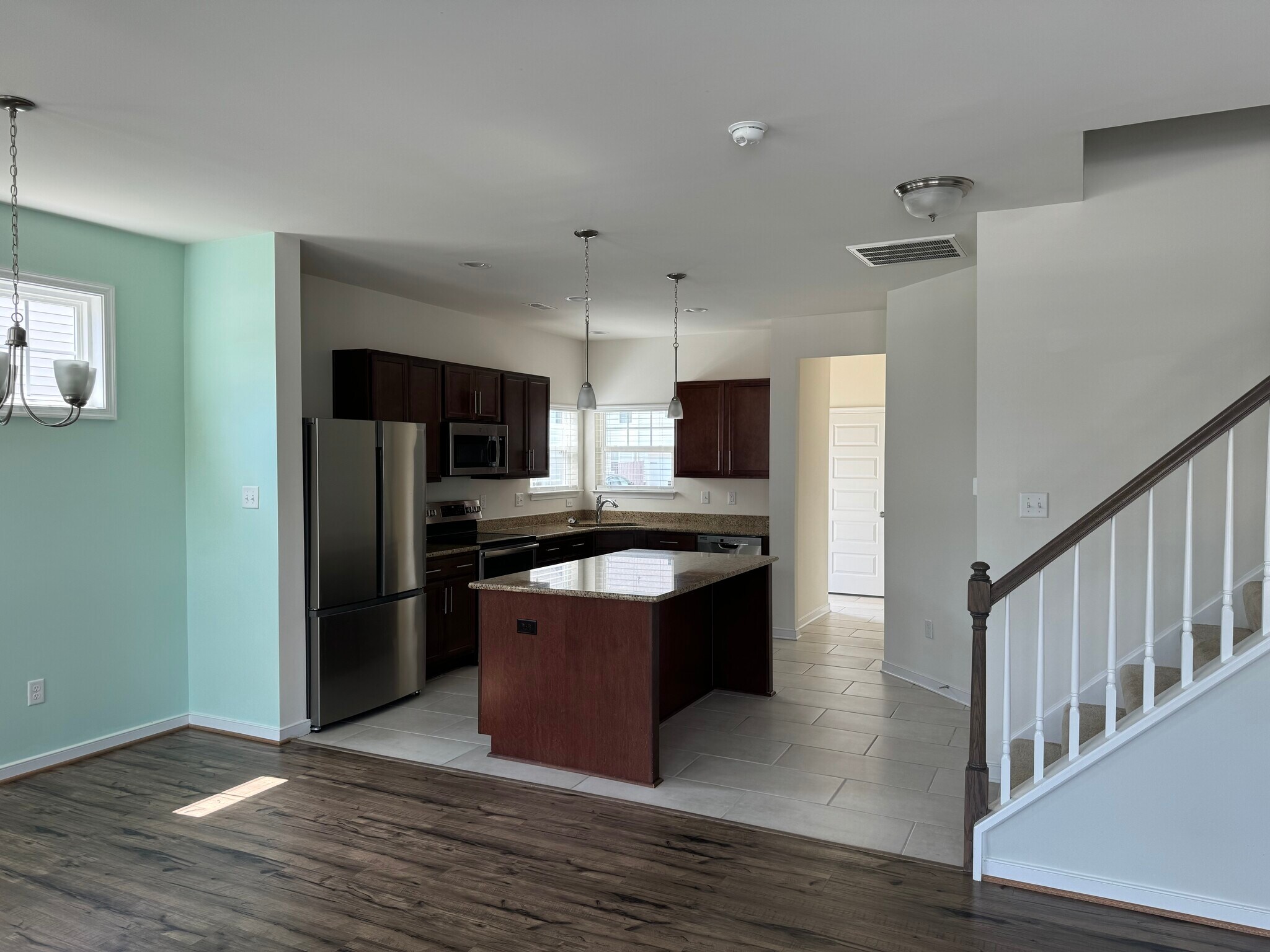 Kitchen with large island and all appliances included - 7820 Vermeil St