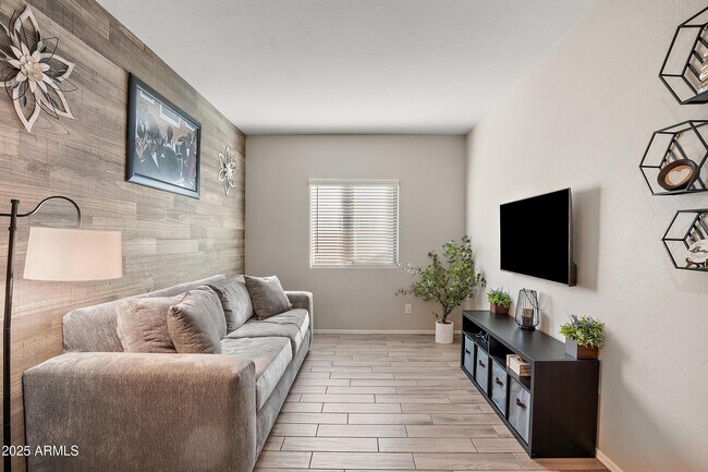 Building Photo - 242 Pacific Dr