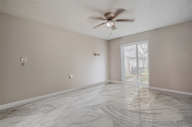 Building Photo - 9215 Golden Meadow Dr